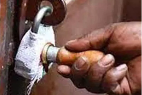 அதிரடியாக மூடப்பட்ட குச்சவெளி பிரதேச சபைத் தவிசாளரின் உத்தியோகபூர்வ அலுவலக அறை | Kuchchaveli Chairman Office Sealed