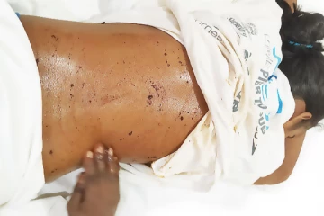 සිසුවියකට අනෙක් සිසුන් බලාඉද්දි ටීච කරපු අමානුෂික වැඩේ මාට්ටු වෙයි..(PHOTO)