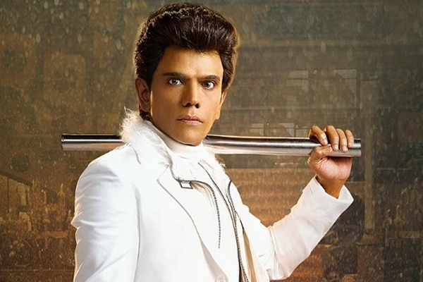 தி லெஜண்ட் சரவணன் அருளை தொடர்ந்து பிரபல நகைக்கடை உரிமையாளரும் ஹீரோவாக நடிக்க வருகிறாரா.. யார் தெரியுமா