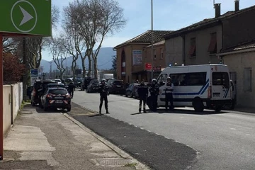 பிரான்ஸில் அதிகாரிகள் மீது துப்பாக்கி பிரயோகம்