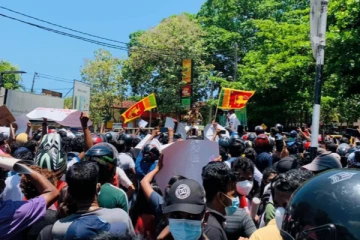 போராட்டத்தில் ஈடுபட்டவர்கள் மீது கண்ணீர் புகை, நீர் தாரை பிரயோகம்