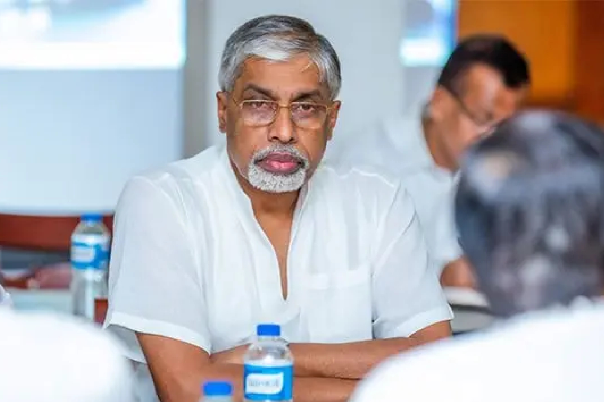 பதவி விலகல் கடிதத்தை ஜனாதிபதியிடம் கையளித்த ஆளுநர் | Central Province Governor Resigns From Post