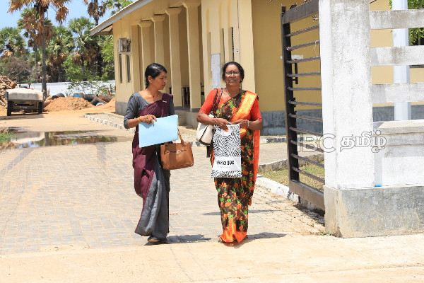 இராணுவத்தினரிடம் சரணடைந்த பின்னர் காணாமல் ஆக்கப்பட்ட மகனுக்கு நீதிகோரி நீதிமன்றில் சாட்சியமளித்த தாய் | Mother Testifies In Court Justice For Missing Son