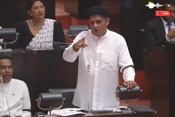 විපක්ෂයෙන් අමුතු වැඩක් - විපක්ෂ මන්ත්‍රීවරු කළු පටි පැළඳ පාර්ලිමේන්තුවට - මෙන්න හේතුව