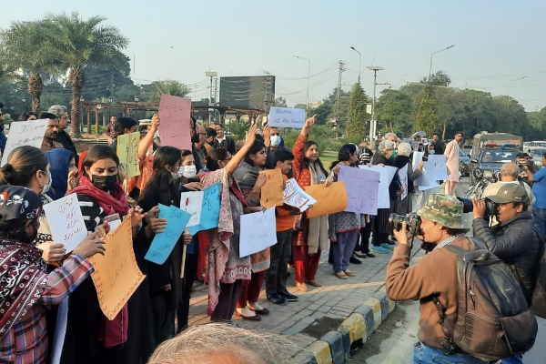 தென்னிலங்கையில் பதற்றம்- முற்றுகையிடப்பட்ட பாகிஸ்தான் உயர்ஸ்தானிகராலயம்! - ஐபிசி தமிழ்