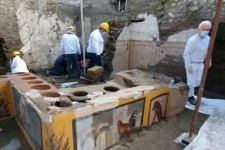 இத்தாலியில் 2 ஆயிரம் ஆண்டுகளுக்கு முற்பட்ட கடை கண்டுபிடிப்பு