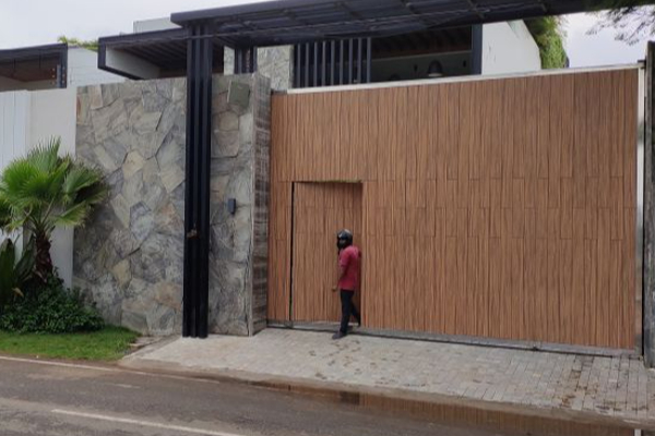 நடிகர் விஜய் வசித்து வரும் பிரமாண்ட வீட்டை பார்த்துள்ளீர்களா.. இதோ பாருங்க | Actor Thalapathy Vijay House Phot