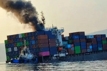 ஹோர்முஸ் நீரிணையில் கண்ணிவெடியில் சிக்கிய சிங்கப்பூர் கப்பல்!