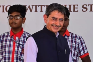 தமிழக ஆளுநர் பதவியில் இருந்து விலகி விடுவேன் - ஆர்.என்.ரவி பரபரப்பு பேச்சு