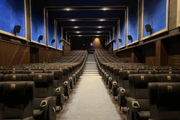 கார்னர் சீட் ஜோடிகள் அட்ராசிட்டி.. பிரபல தியேட்டர் ஓனர் வெளியிட்ட போட்டோ