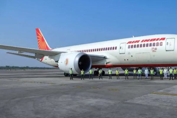 160 பேருடன் புறப்பட்ட ஏர் இந்தியா விமானத்தில் தொழிநுட்ப கோளாறு | Air India Delhi 160People Suffers Technical Glitch