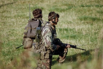 යුධ අභ්‍යාසයේ දී අත් වැරදීමකින් වෙඩි කෑ නාවික සෙබළා