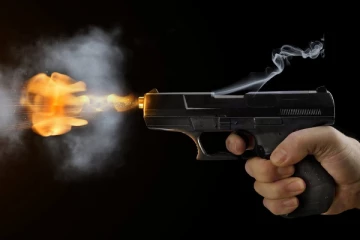 பெரம்பலூர் அருகே வீட்டின் மேற்கூரையை துளைத்துக் கொண்டு துப்பாக்கி குண்டு பாய்ந்ததால் பரபரப்பு