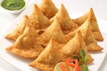 கழிவறையில் தயாரிக்கப்பட்ட சமோசா...விவரம் தெரியாமல் 30 ஆண்டுகளாக வாங்கிய மக்கள்