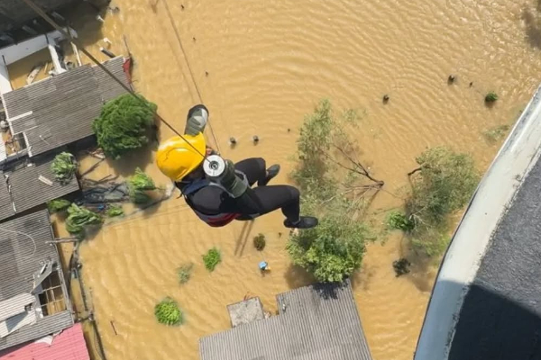 இலங்கைக்காக பாகிஸ்தானுடனான பகையை விட்டுக்கொடுத்த இந்தியா | Indian Airspace Opened Pakistani Relief Flights இலங்கைக்காக பாகிஸ்தானுடனான பகையை விட்டுக்கொடுத்த இந்தியா | Indian Airspace Opened Pakistani Relief Flights