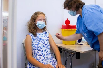 5 வயதுக்கு உட்பட்ட குழந்தைகளுக்கு தடுப்புசி: பிரபல நாடு திட்டம்!