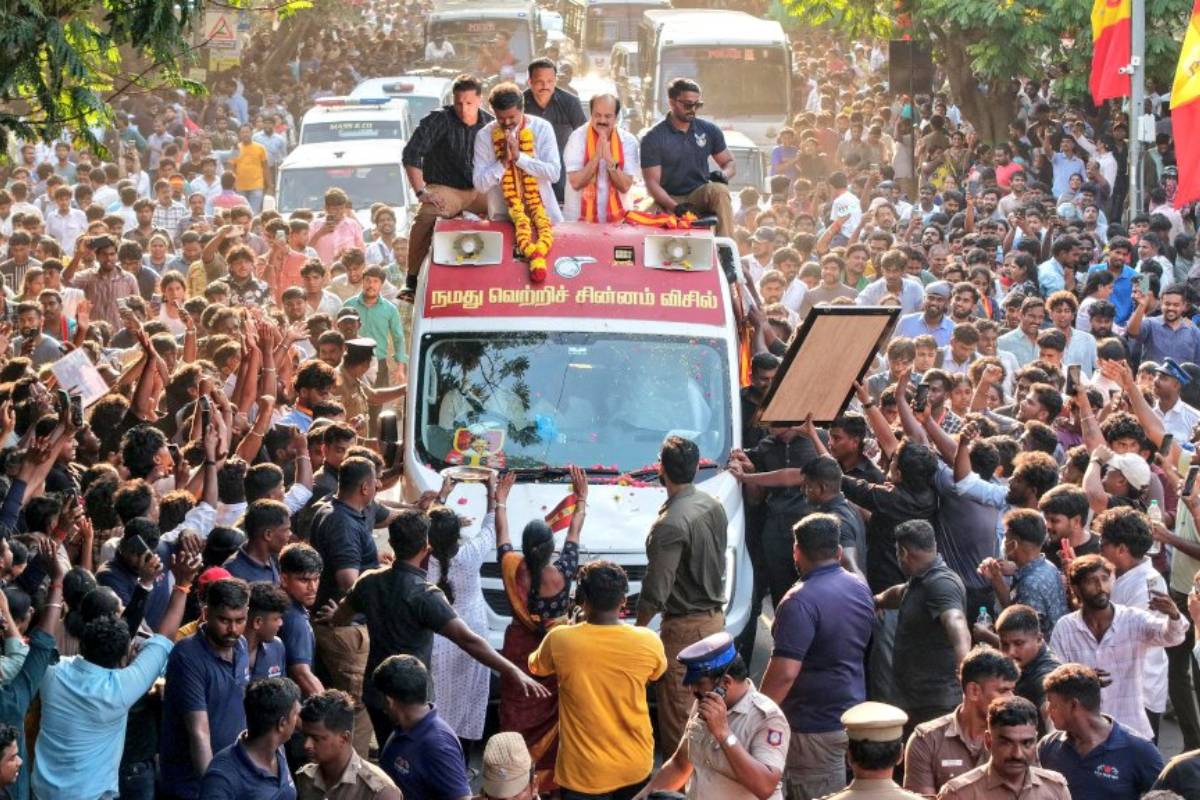 பிரச்சாரத்தை பாதியிலே ரத்து செய்த விஜய் - இரவு நேர பிரச்சாரத்தை தவிர்ப்பதன் காரணம் | Reason Vijay Roadshow Cancelled Midway In Chennai