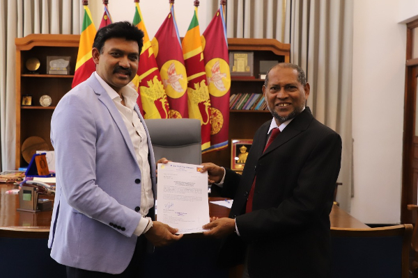 இரு முஸ்லிம்களுக்கு கிழக்கு ஆளுநரால் உயர்பதவி வழங்கி வைப்பு | Muslims Given High Rank Governor Eastern Province