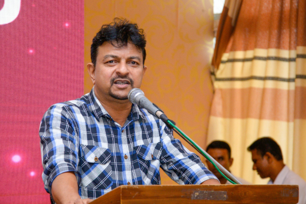 வெள்ளை வேன் கடத்தல் கொலைகள்: நாமலுக்கு எச்சரிக்கை விடுத்த அமைச்சர் | Minister Mahinda Jayasinghe Warned Namal