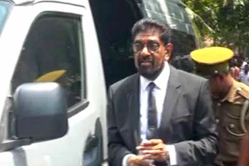 ஐ.நா வாகனத்தில் சென்ற கெஹலிய : எழுந்துள்ள சர்ச்சை