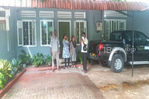 மாவீரர்களின் பெற்றோர்களை கௌரவித்ததற்காக கைது செய்யப்பட்ட நபர்! மனித உரிமைகள் ஆணைக்குழுவுக்குச் சென்ற மனைவி(படங்கள்) | The Arrest Of The N Nakules Complaint By His Wife