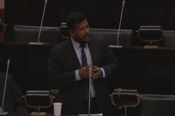 நான் இருட்டு அறையில் தடுத்து வைக்கப்பட்டுள்ளேன் - நாடாளுமன்றத்தில் முறையிட்ட ரிசாத் பதியூதீன்