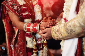 காதல் திருமணம் செய்த இளைஞர்  -  கொடூரமான தண்டனையை அளித்த பெண்ணின் வீட்டார்