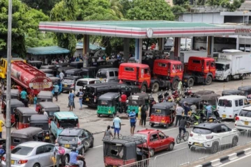 අද පෙට්‍රල් සහ ඩීසල් ලබාගත හැකි පිරවුම්හල් ලැයිස්තුව මෙන්න..