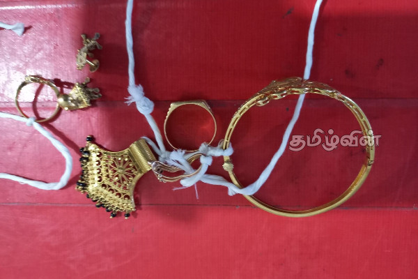 திருட்டு சம்பவத்துடன் தொடர்புடைய இளைஞர் கைது(Photos) | Youth Arrested In Connection With Robbery