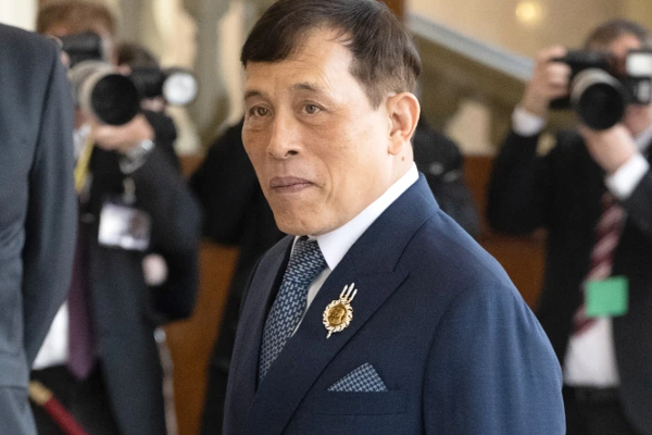 அரச குடும்பத்தை விமர்சித்தவருக்கு 50 ஆண்டுகள் சிறை ! | 50 Years In Prison Criticizing Thai Royal Family