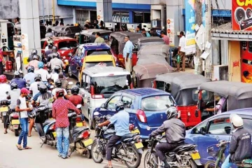 எரிபொருளுக்காக காத்திருப்பதால் எத்தனை மணிநேரம் விரயமாகிறது தெரியுமா?