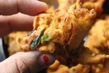 சிக்கன் போண்டா செய்வது எப்படி?  மொறு மொறு சுவையில் 15 நிமிடத்தில் செய்யலாம்