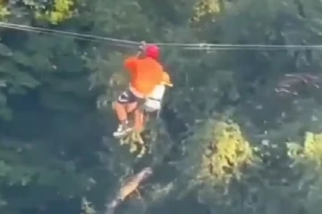 சாகச சவாரியால் நேர்ந்த விபரீதம்; 40 அடி உயரத்தில் இருந்து கீழே விழுந்த சிறுவன்