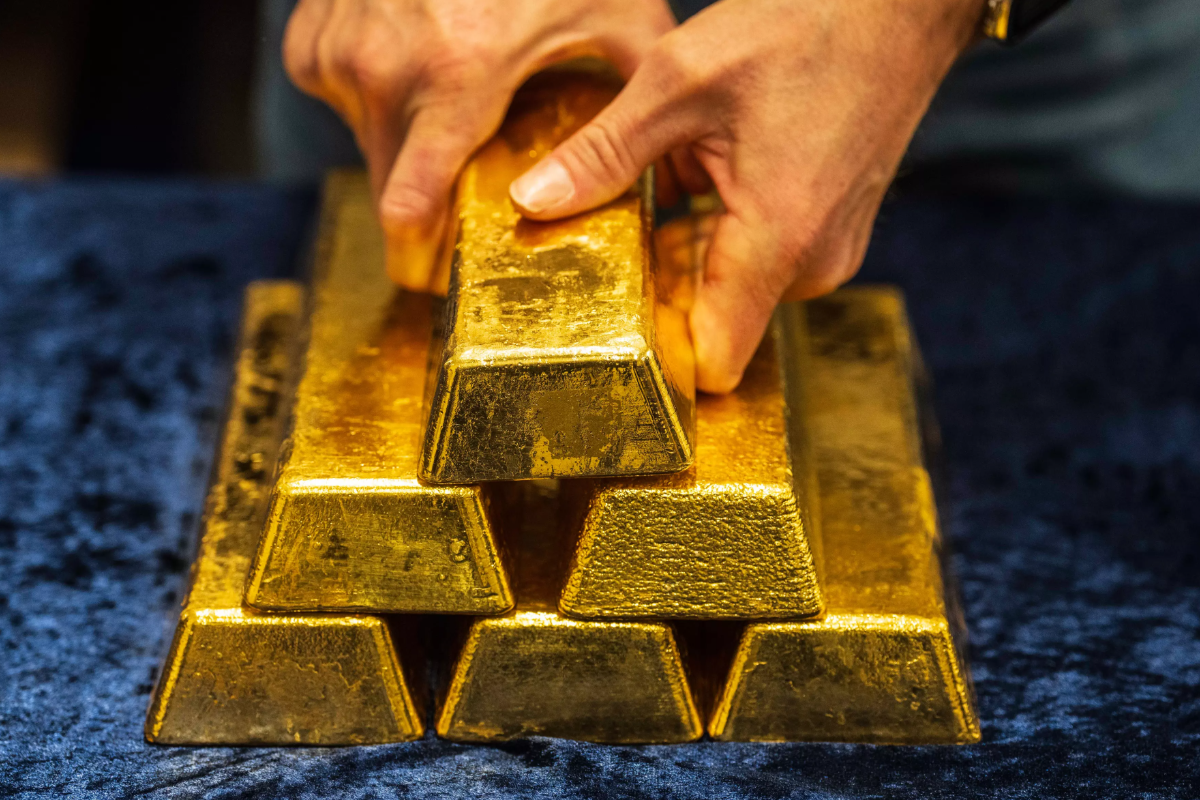 உலகச் சந்தையில் தங்கத்தின் விலை தொடர் வீழ்ச்சி; மகிழ்ச்சியில் நகைப்பிரியர்கள்! விடுக்கப்பட்ட எச்சரிக்கை | Massive Drop In Global Gold And Silver Prices