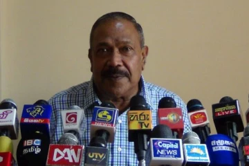 தொழிற்சங்க போராட்டத்தில் ஈடுபடும் தலைவர்களை கைது செய்வது ஜனநாயகத்தை ஒடுக்கும் செயலுக்கு ஒப்பானது