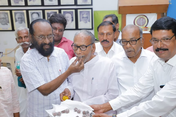 விடுதலைப் புலிகளின் தலைவரது பெயரைச் சொல்லி தமிழ் மக்களை இனியும் ஏமாற்ற முடியாது: உதய கம்மன்பில | Uthaya Gammanpila Blame Indian Tamil Leader