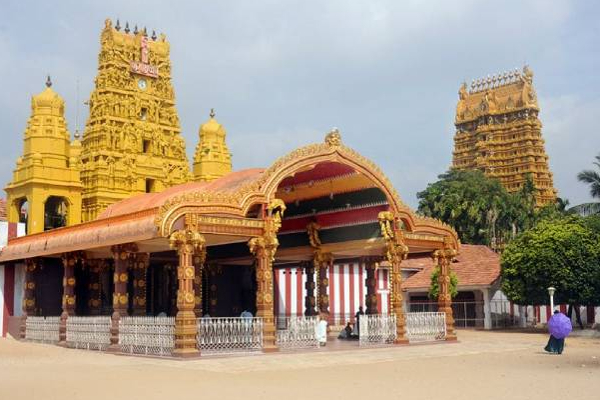 யாழ் நல்லூர் கந்தசுவாமி ஆலயம் மத ஒற்றுமையின் அடையாளம்! | Jaffna Nallur Temple Mausoleum Of A Muslim Baba