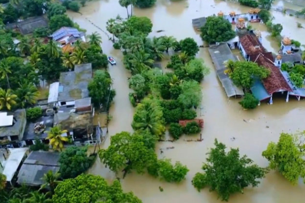 தமிழர் பகுதியில் நீர்த் தாங்கியிலிருந்து சிவப்பு கொடியுடன் உதவி கோரிய குடும்பம் ; தேடும் வான்படை | Signals For Help With A Red Flag From Floodwaters தமிழர் பகுதியில் நீர்த் தாங்கியிலிருந்து சிவப்பு கொடியுடன் உதவி கோரிய குடும்பம் ; தேடும் வான்படை | Signals For Help With A Red Flag From Floodwaters