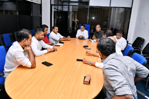 பத்து வருடங்களுக்கு பின்னர் சுதந்திரக்கட்சி தலைமையகம் சென்ற நாமல் | Namal Visits The S L F P After Ten Years