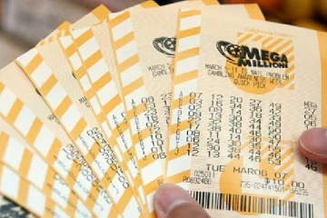 சட்டவிரோதமாக லாட்டரி டிக்கெட் விற்ற 2 பேர் கைது