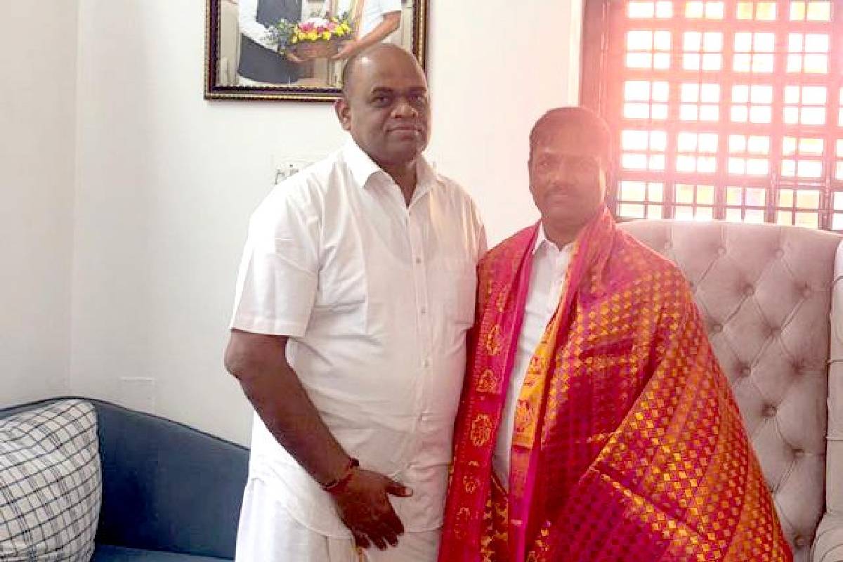 பாஜகவின் தேசிய செயலாளரை சந்தித்த ஸ்ரீநாத் எம்.பி! வழங்கப்பட்டுள்ள உறுதிமொழி | Bjp Leader Venkatesan Meet Itak Srinath பாஜகவின் தேசிய செயலாளரை சந்தித்த ஸ்ரீநாத் எம்.பி! வழங்கப்பட்டுள்ள உறுதிமொழி | Bjp Leader Venkatesan Meet Itak Srinath