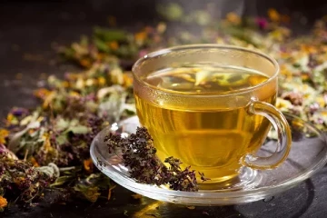 வரட்டு இருமலையும் அடித்து விரட்டும் கற்பூரவல்லித் தேநீர்