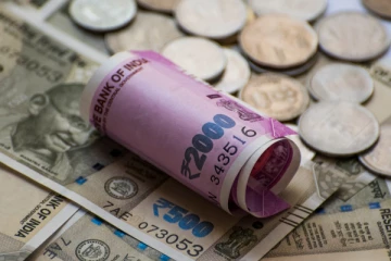 இந்திய வரலாற்றிலியே அமெரிக்க டாலருக்கு நிகரான இந்திய ரூபாயின் மதிப்பு வீழ்ச்சி