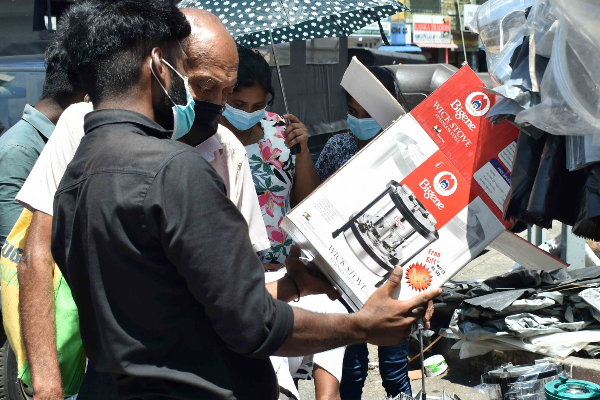 மண் எண்ணெய் அடுப்புக்கு ஏற்பட்டுள்ள கிராக்கி! திண்டாடும் பொதுமக்கள் - ஐபிசி தமிழ்