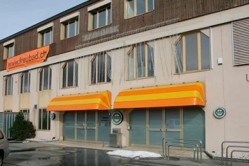 சுவிட்சர்லாந்தில் சிற்றின்ப கடையில் அமிலம் வீசிய மர்ம நபர்கள்