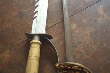 யாழில் இரண்டு வாள்களுடன் ஒருவர் கைது(Photo)