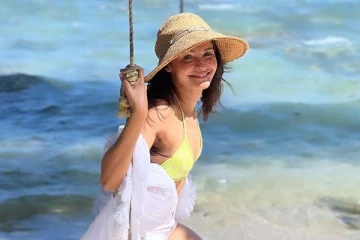 38 வயதான நடிகை ஆண்ட்ரியாவா இது.. கிளாமரில் அவர் வெளியிட்ட க்யூட் புகைப்படங்கள்..