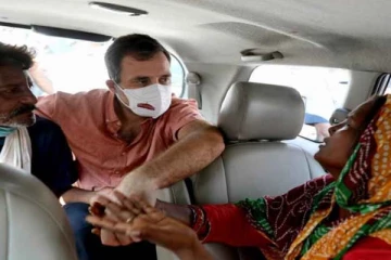 டெல்லியில்  சீரழிக்கப்பட்டு கொல்லப்பட்ட சிறுமி ; நேரில் சென்று ஆறுதல் கூறிய ராகுல்