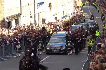 தேவாலயத்திற்கு சிறப்பு ஊர்வலமாகக் கொண்டு செல்லப்படும் மகாராணியின் உடல்!