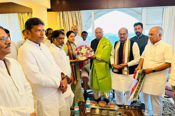 vijayasanthi-joins-congress-quitting-after-bjp